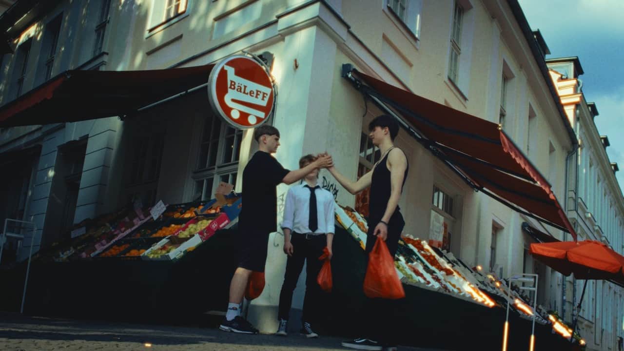 zuhause / вдома - ein kurzfilm von benedict mihan (1)